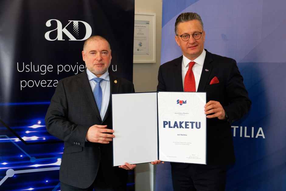 Uskoro elektronički potpis na Sveučilištu u Mostaru, glavnom direktoru AKD-a uručeno posebno priznanje