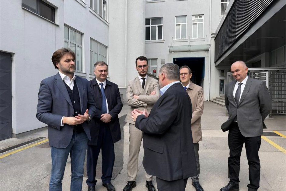 Potpredsjednik Vlade i ministar financija posjetio AKD nakon uspješno provedenog audita za normu  ISO 37301